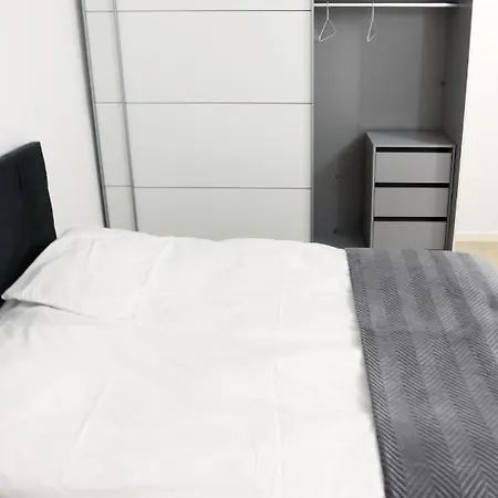 Lumi - Modern With Parking Apartmán