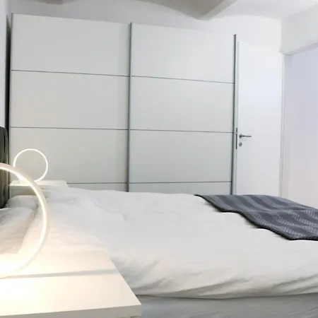 Lumi - Modern With Parking Lejlighed *